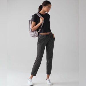 Preowned Lululemon On The Fly Pant 28” LW5AN0S Heathered Black